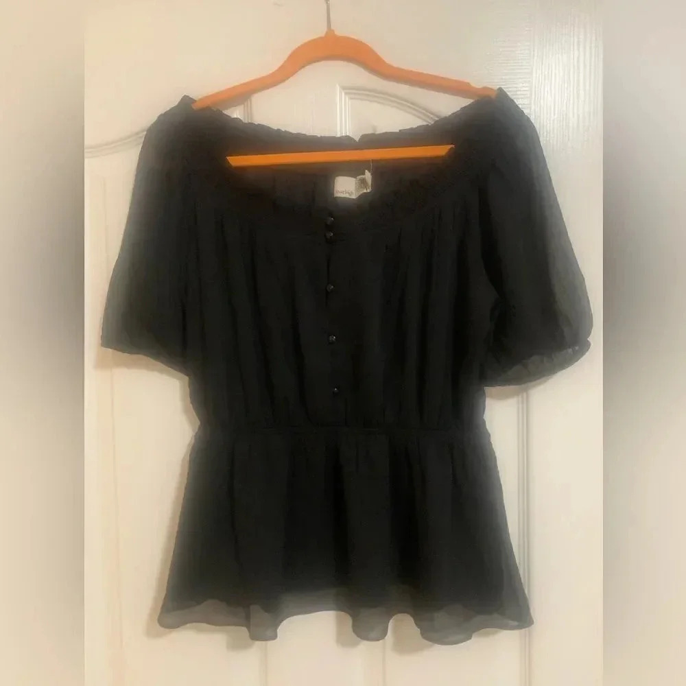 ‎NWT- Everleigh Off-the-Shoulder Black Blouse. Size M.